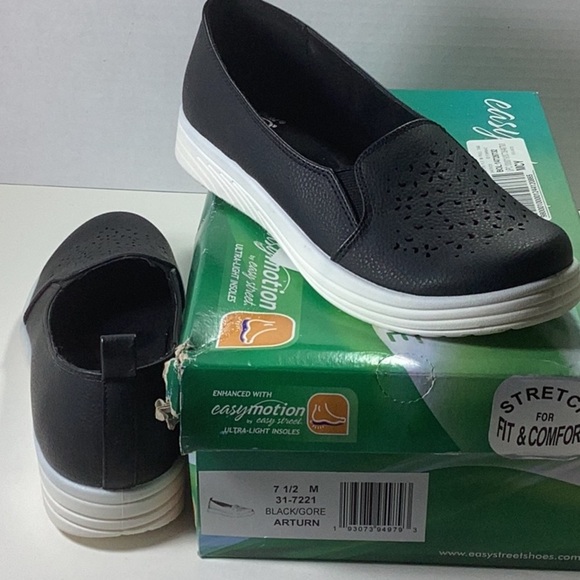 Easy Street Women's Arturn Fashion Sneaker - Picture 8 of 9